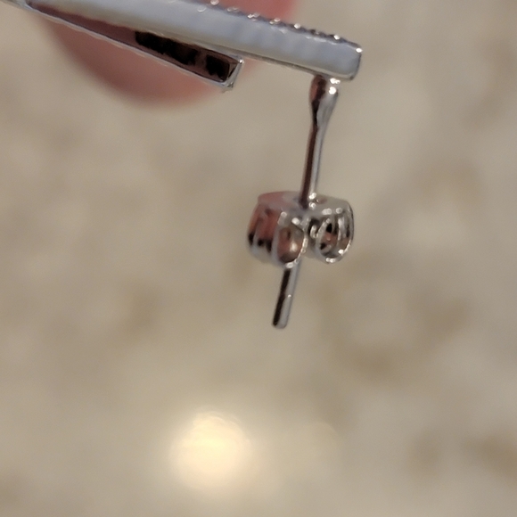 NIB Hoop Earrings Adornia - Picture 9 of 13